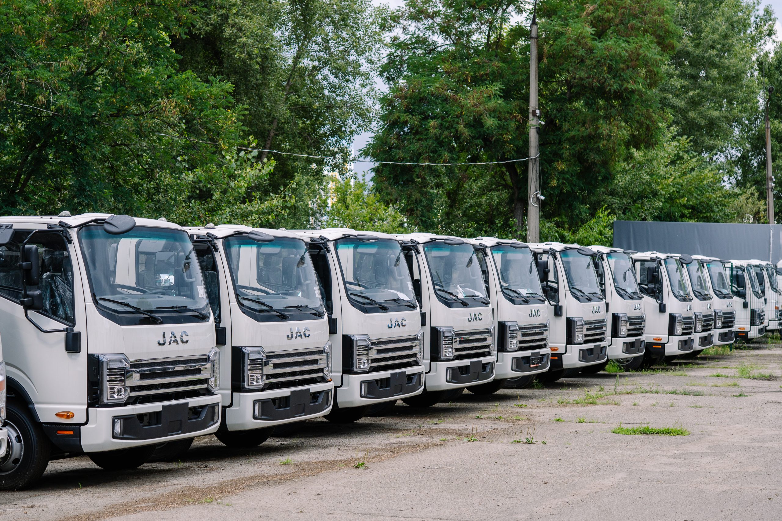 Легкий комерційний транспорт JAC — в наявності на складі БУДШЛЯХМАШ